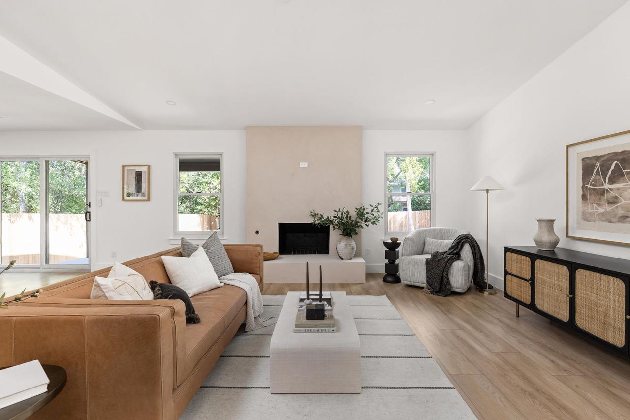 9-web-or-mls-8115 seminary ridge dr-9 (2).jpg