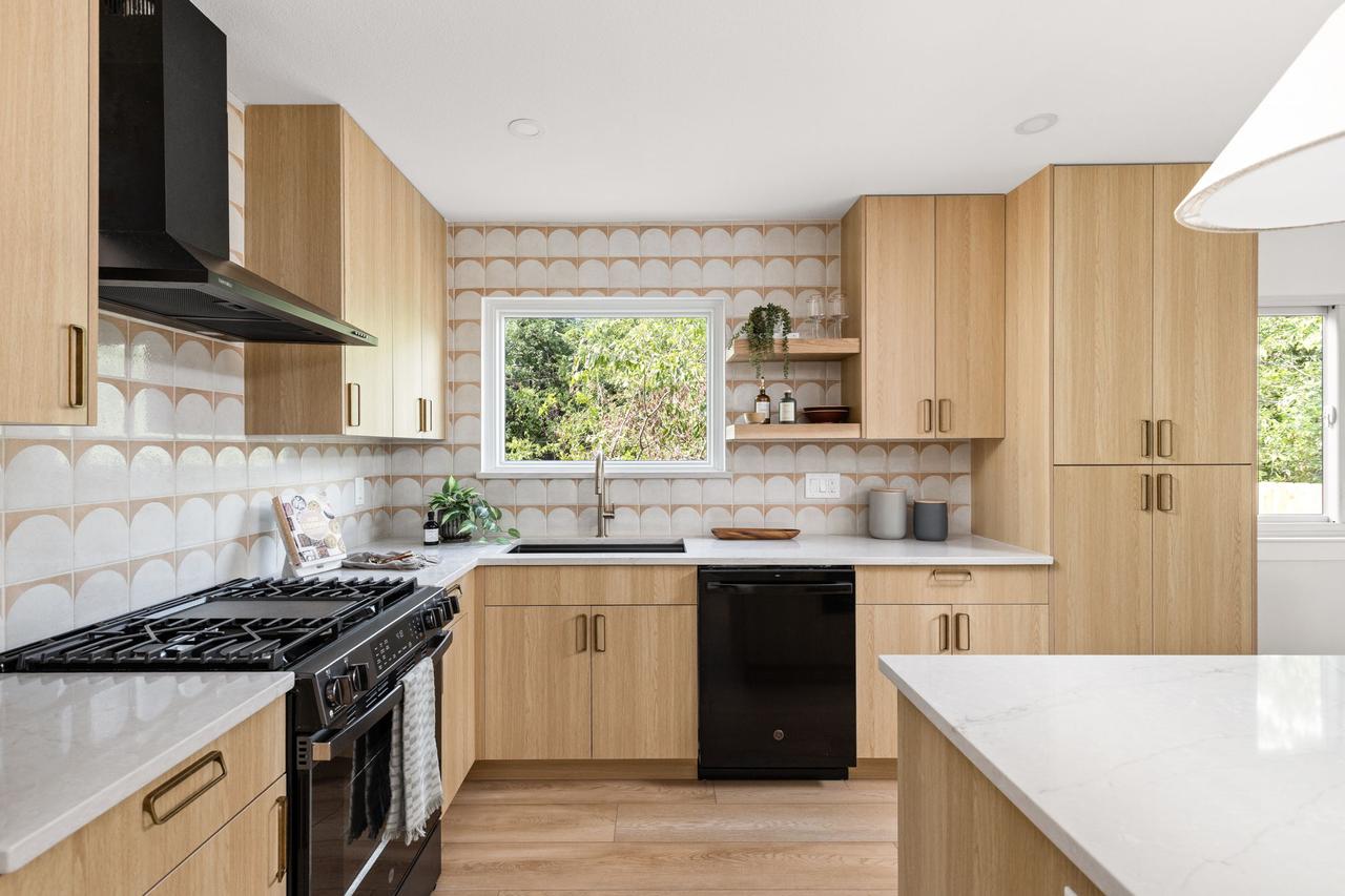 21-web-or-mls-8115 seminary ridge dr-21.jpg