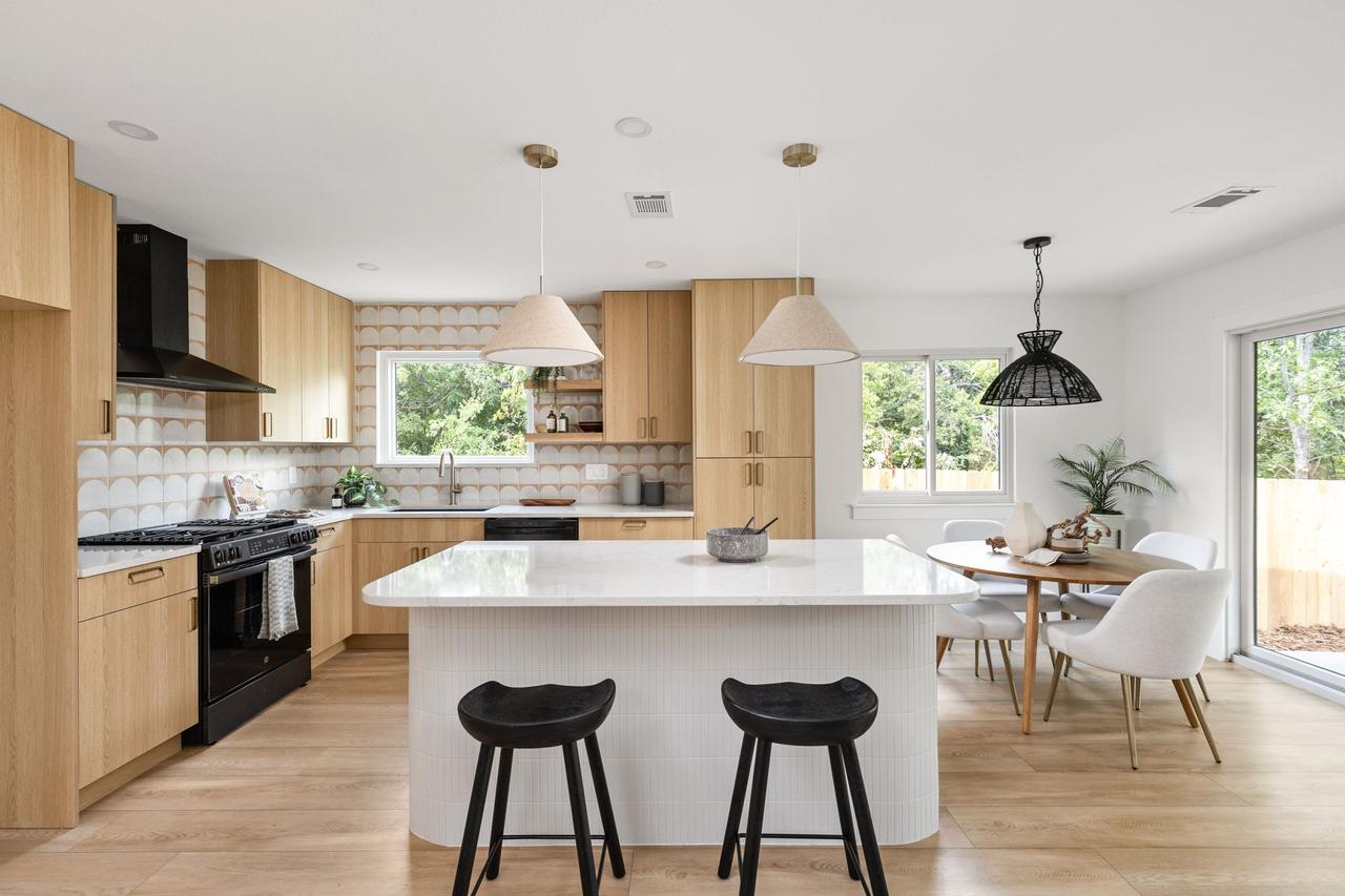 18-web-or-mls-8115 seminary ridge dr-18.jpg