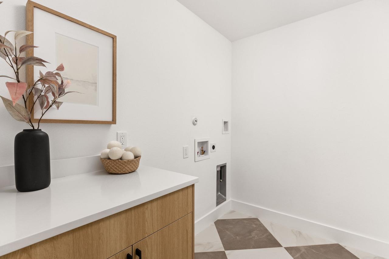 41-web-or-mls-8115 seminary ridge dr-41.jpg