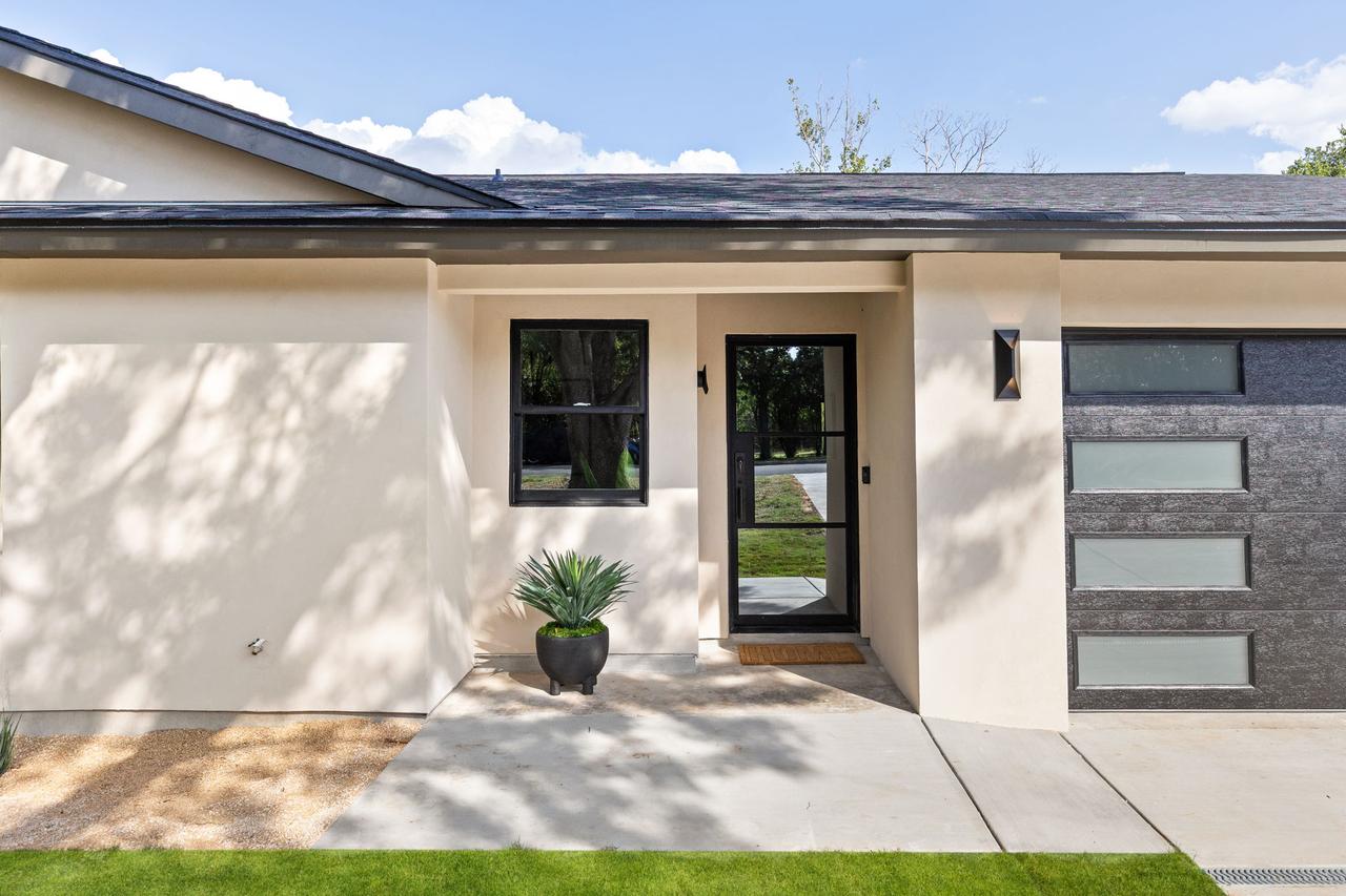 5-web-or-mls-8115 seminary ridge dr-5.jpg