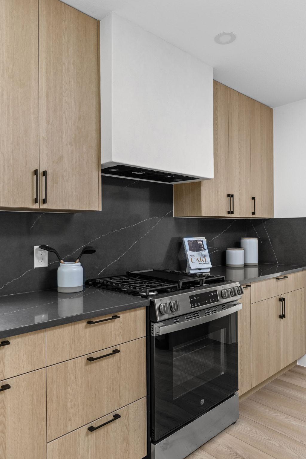 24-web-or-mls-2703 goldbridge dr-24.jpg