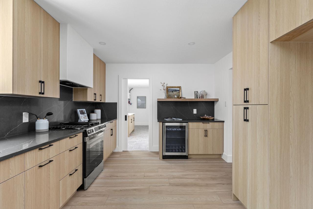 19-web-or-mls-2703 goldbridge dr-19.jpg