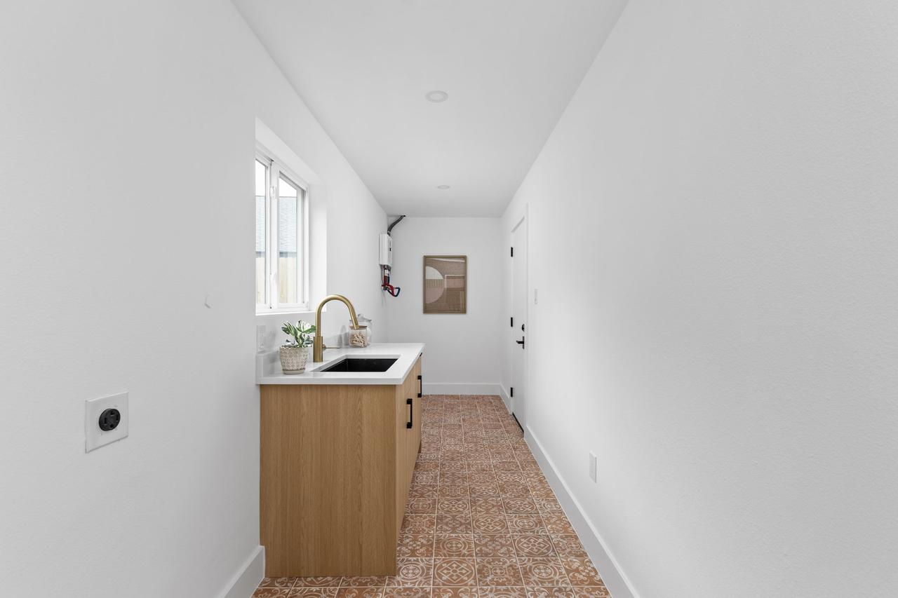 26-web-or-mls-2703 goldbridge dr-26.jpg