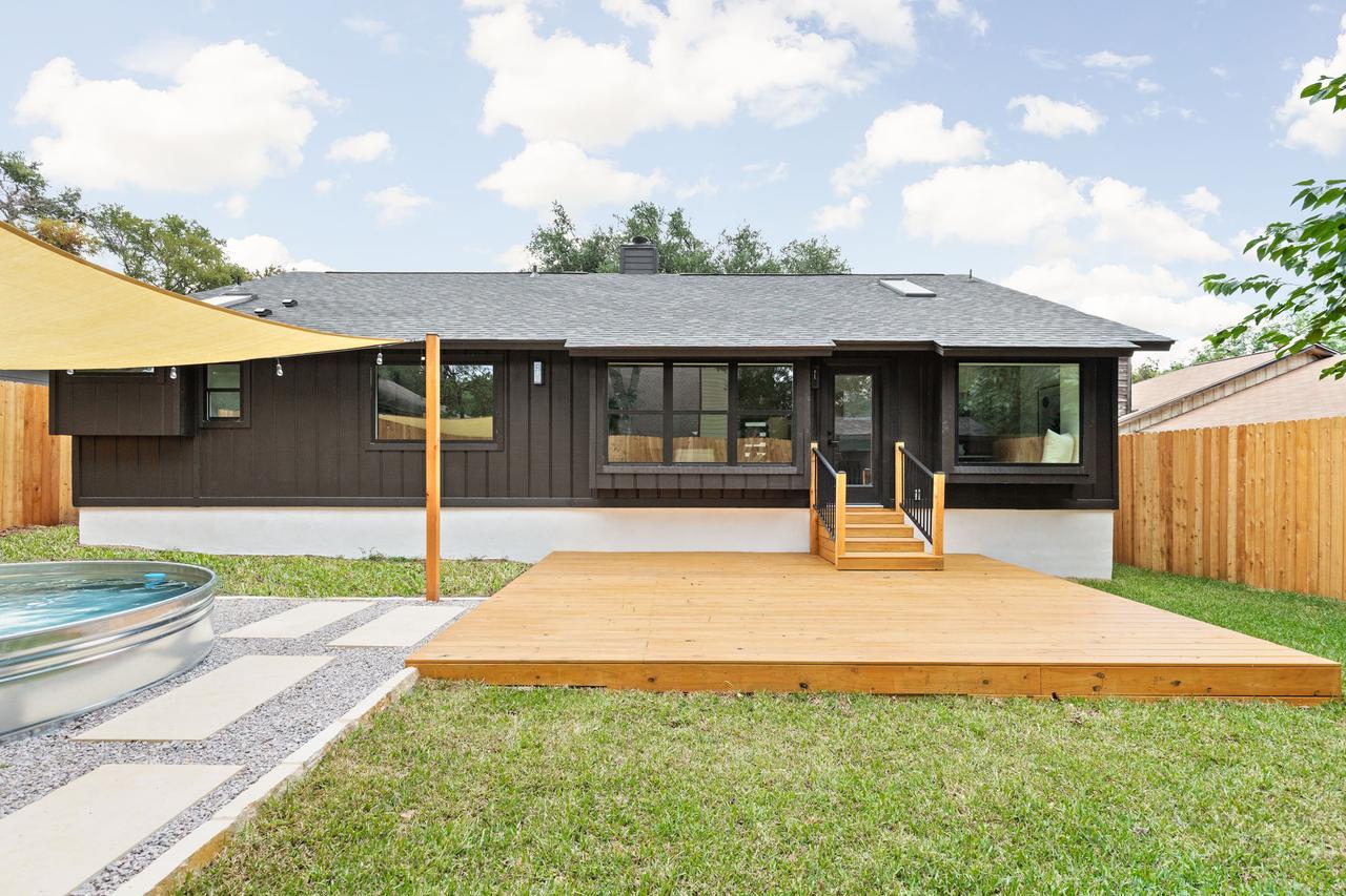 49-web-or-mls-2811 norfolk dr b grass-3 2.jpg