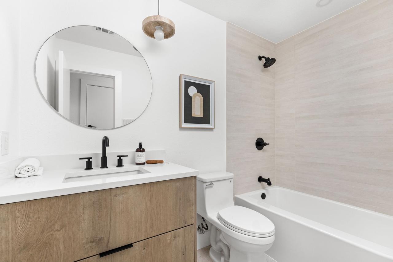 37-web-or-mls-2811 norfolk dr-32 2.jpg