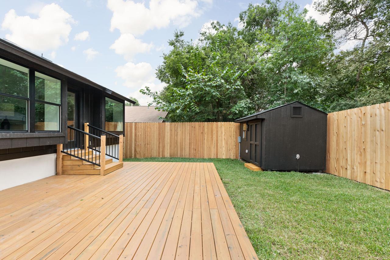 45-web-or-mls-2811 norfolk dr-40.jpg