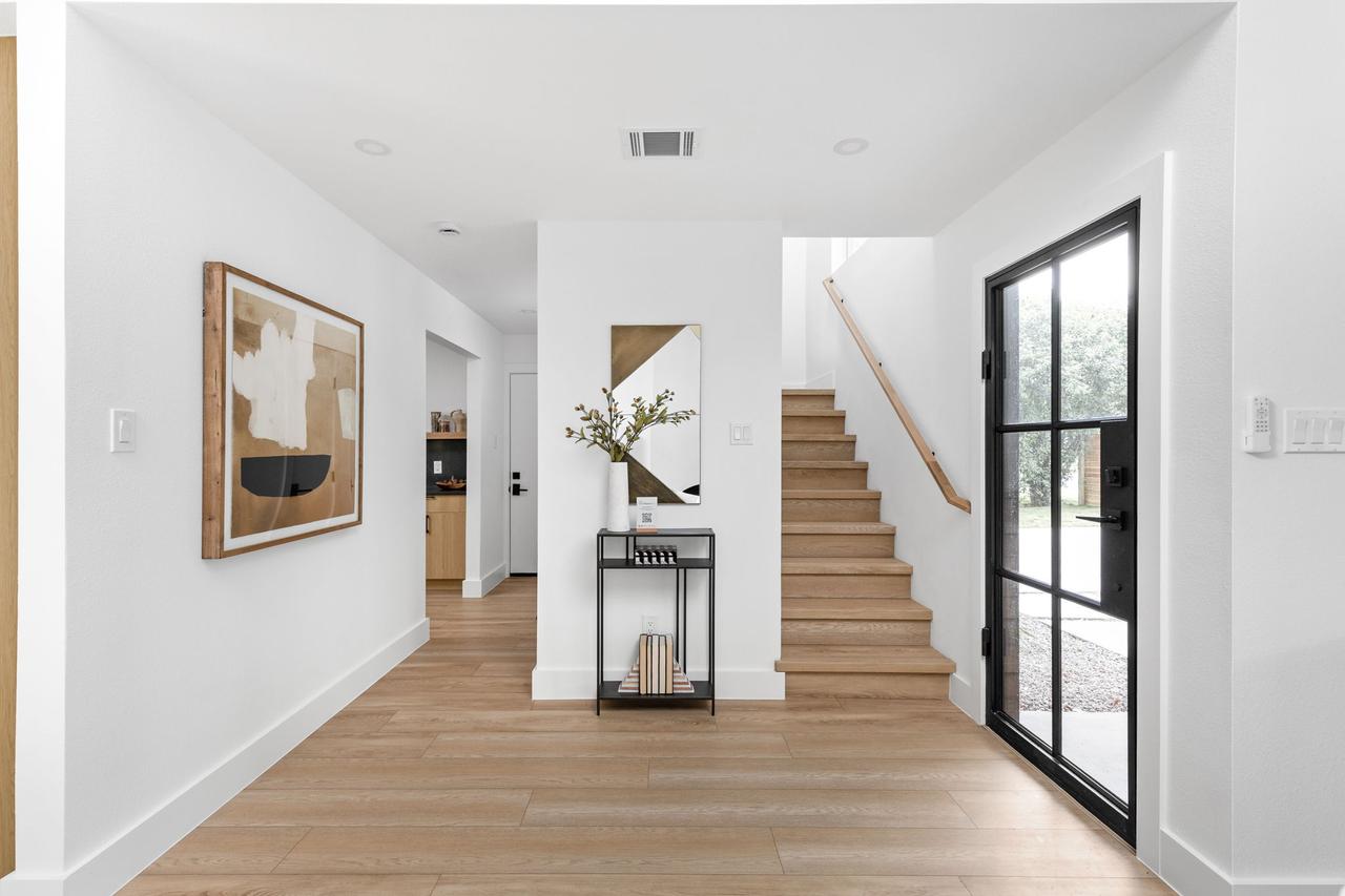 7-web-or-mls-2703 goldbridge dr-7.jpg