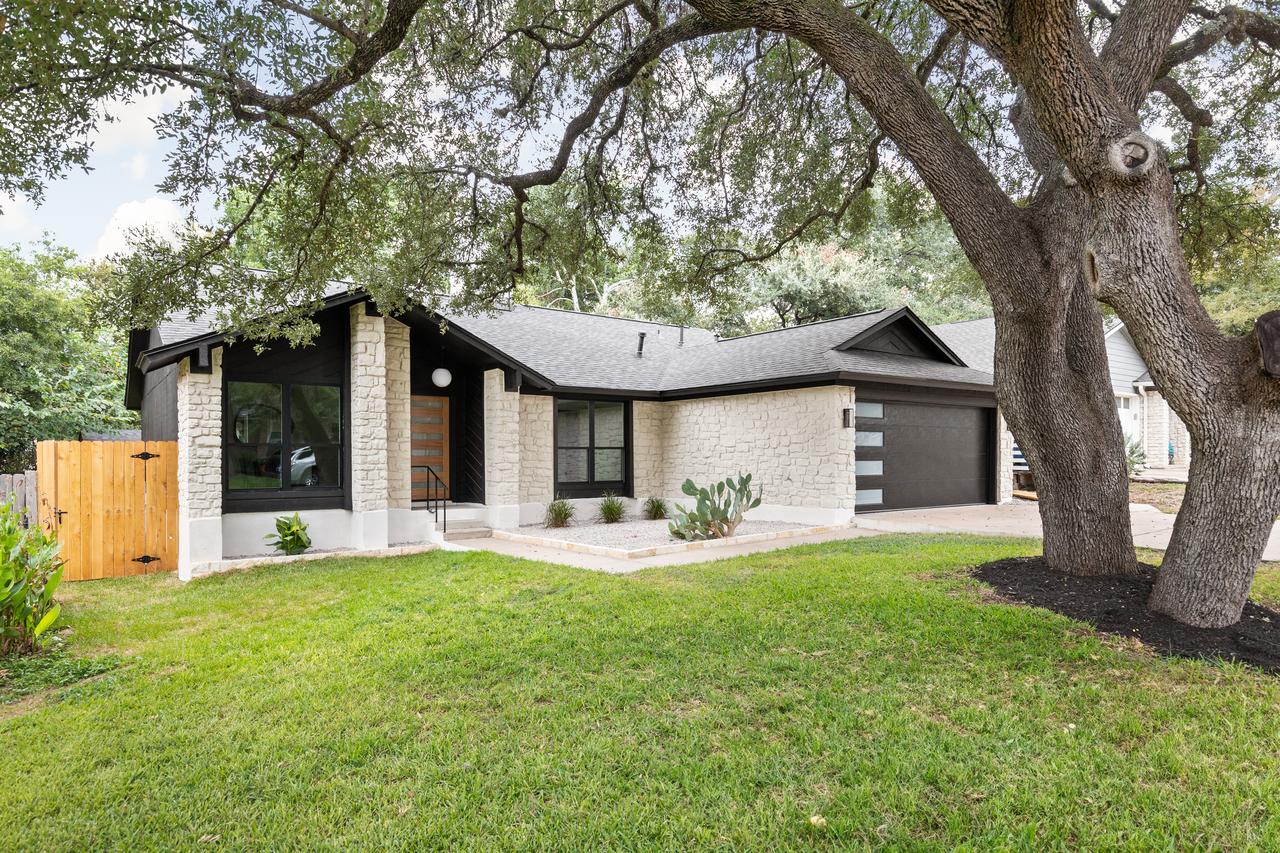 3-print-2811 norfolk dr grass-3.jpg