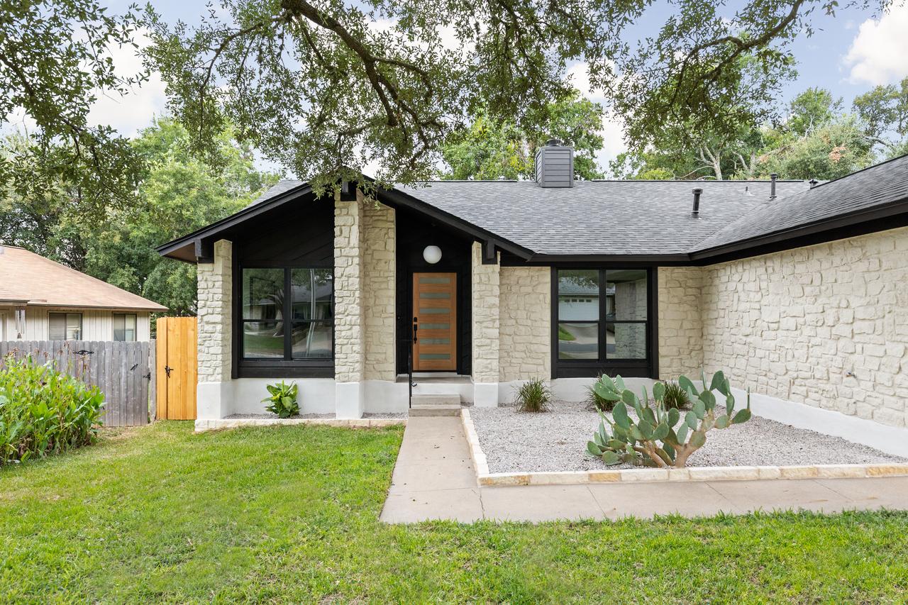 4-print-2811 norfolk dr grass-4.jpg