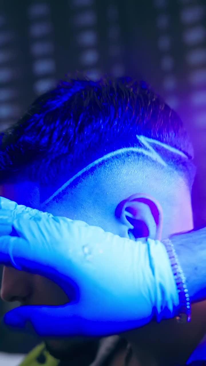un asicale al brother  model. @anom_barberstu videografher. @adameskv airbrush. @b_presicion #barber #barbero #supremetrimmer #babylisspro #puertorico.mp4
