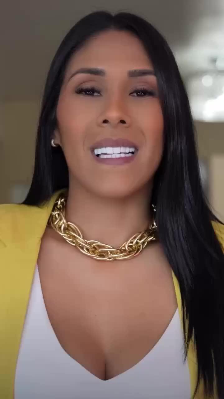 hoy celebro con mucha emoción mis 5 años en el nuevo local dedicados a embellecer manos, cejas y.mp4