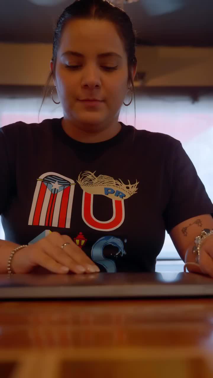 ¡ya mi website está arriba!   sheileenvelazquez.comestoy mega feliz y emocionada de poder mostrarles todo lo que hago y ofrezco en sheileen velázquez & co. 🩷 ¡te invito a acceder!¡gracias infinitas a @adameskv por.mp4