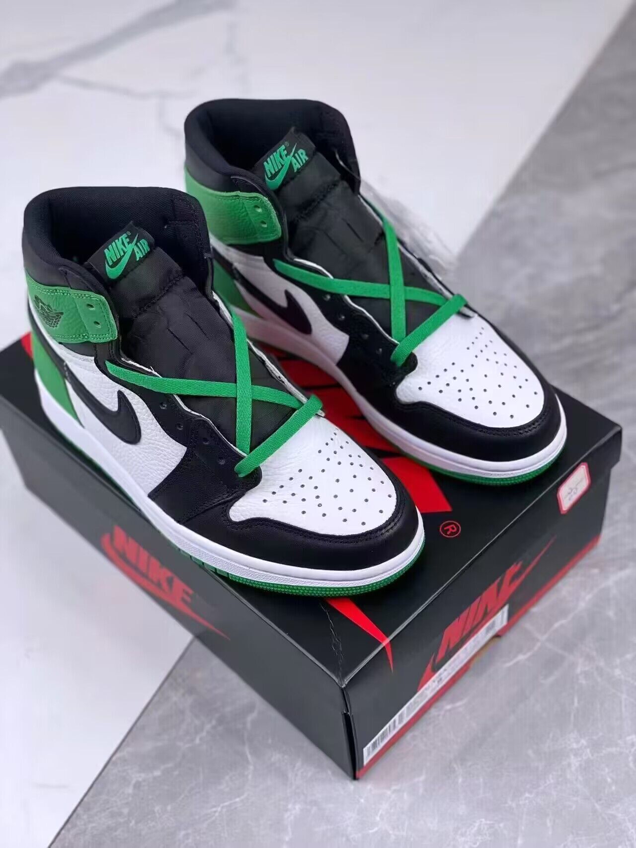 Air Jordan 1 Retro High OG Lucky Green alternate angle – green leather detail