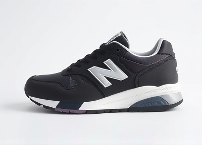 New Balance 990 sneaker silhouette