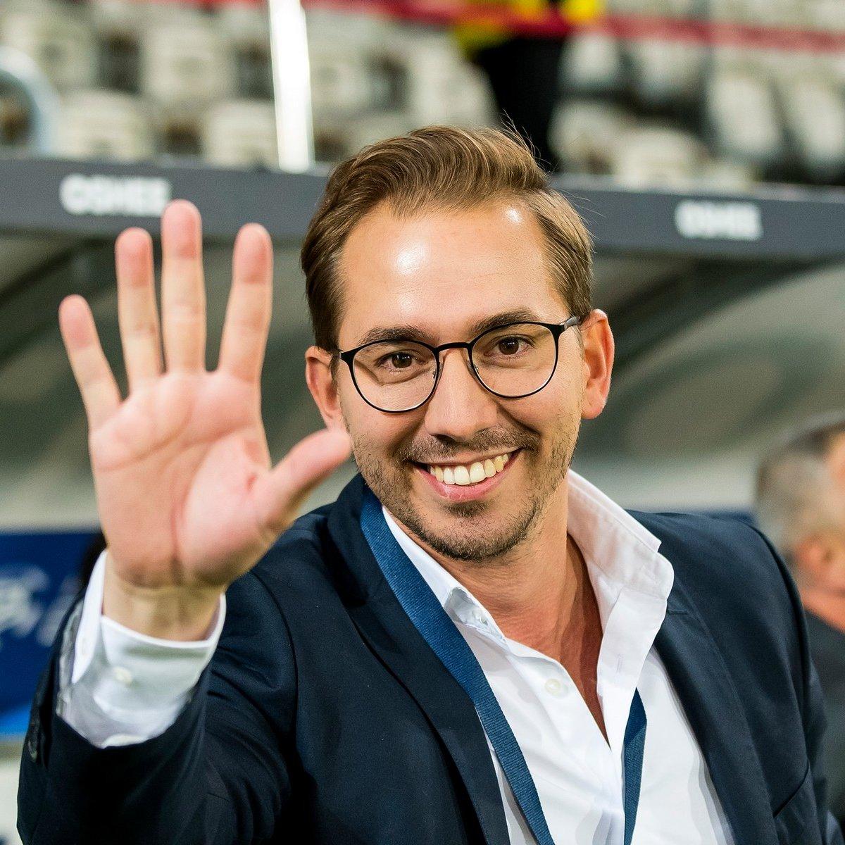 f6gdobowyaez6mr (1).jpeg