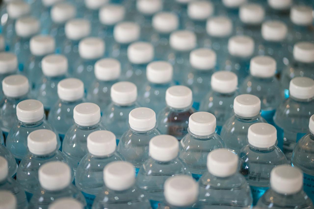 Plastic recycling brokers link suppliers with manufacturers