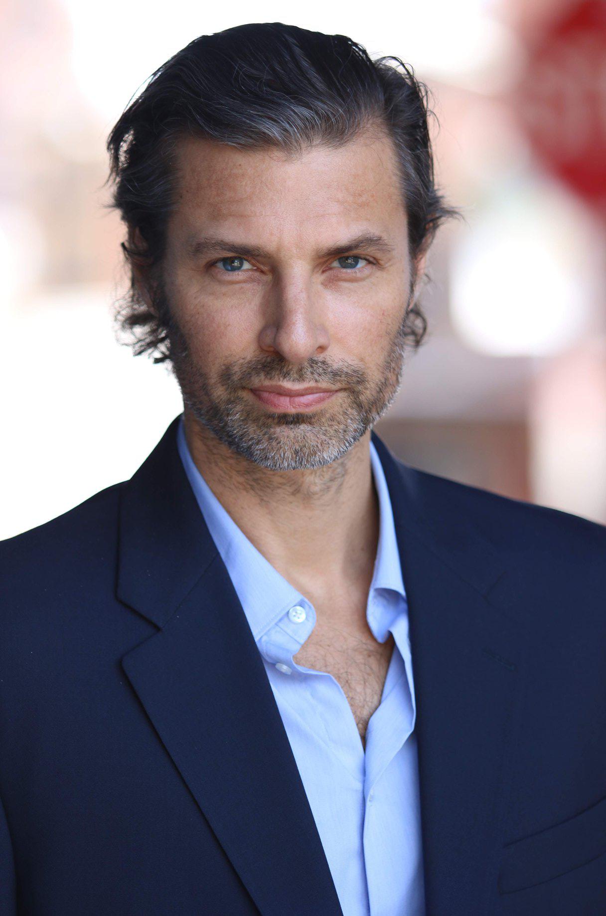 headshot business-oliver.jpg