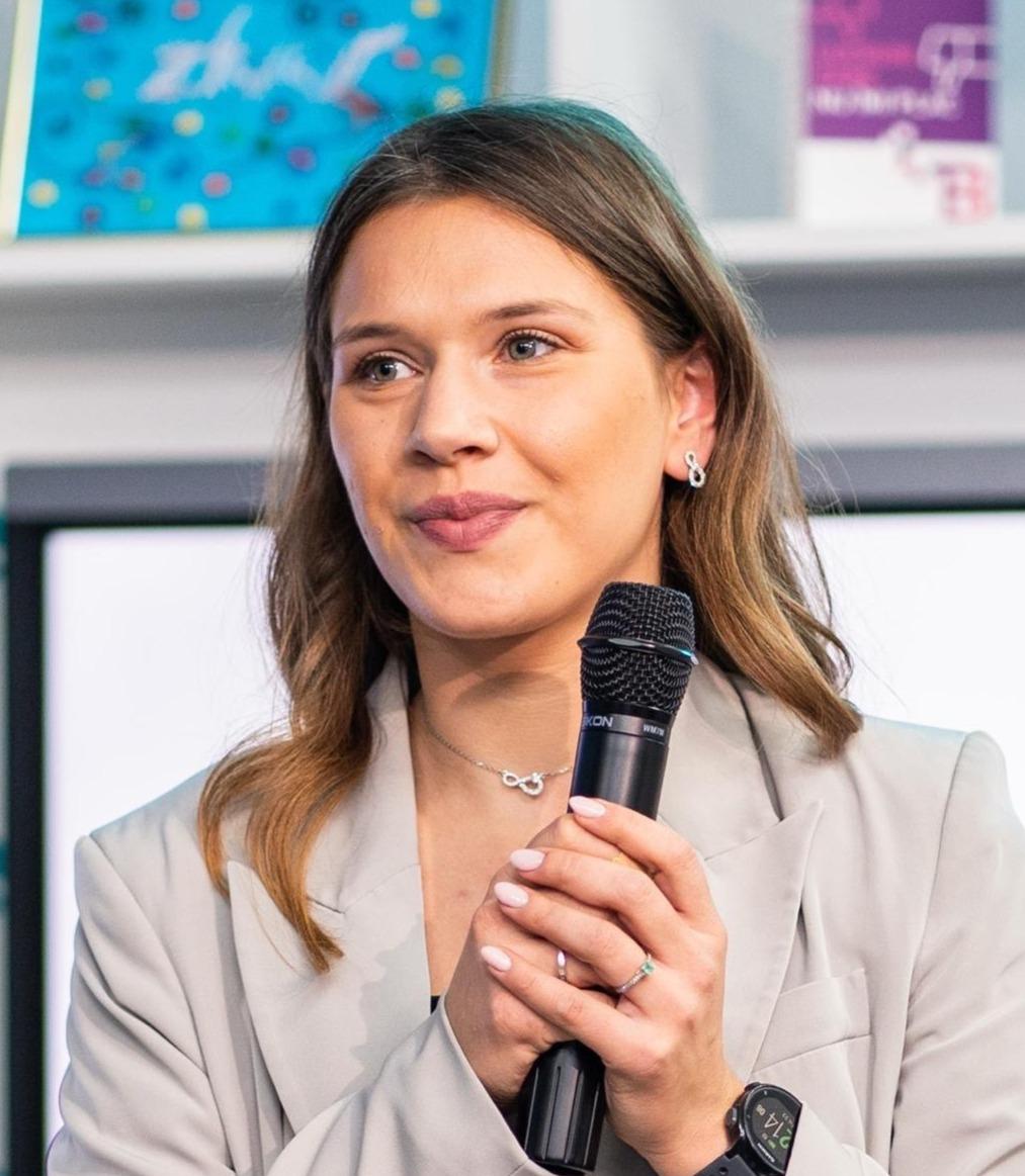 laura vulpenaru 1.jpg