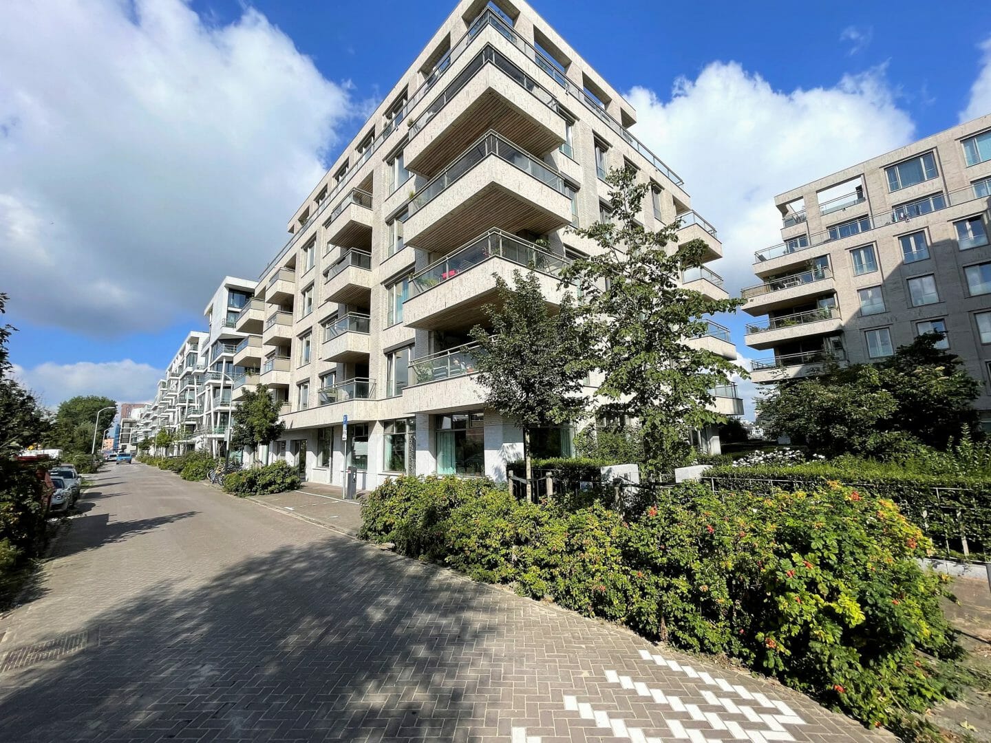 Modern Apartment Close to UVA