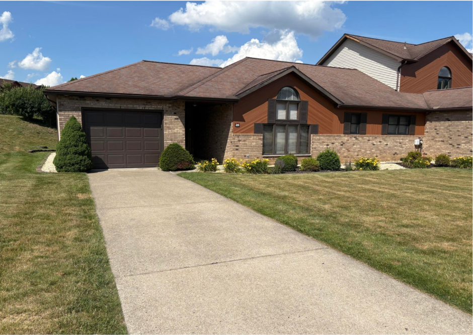 End Unit Ranch in Country Wood Estates