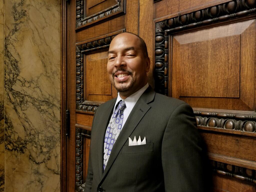 broyles headshot 2.jpg