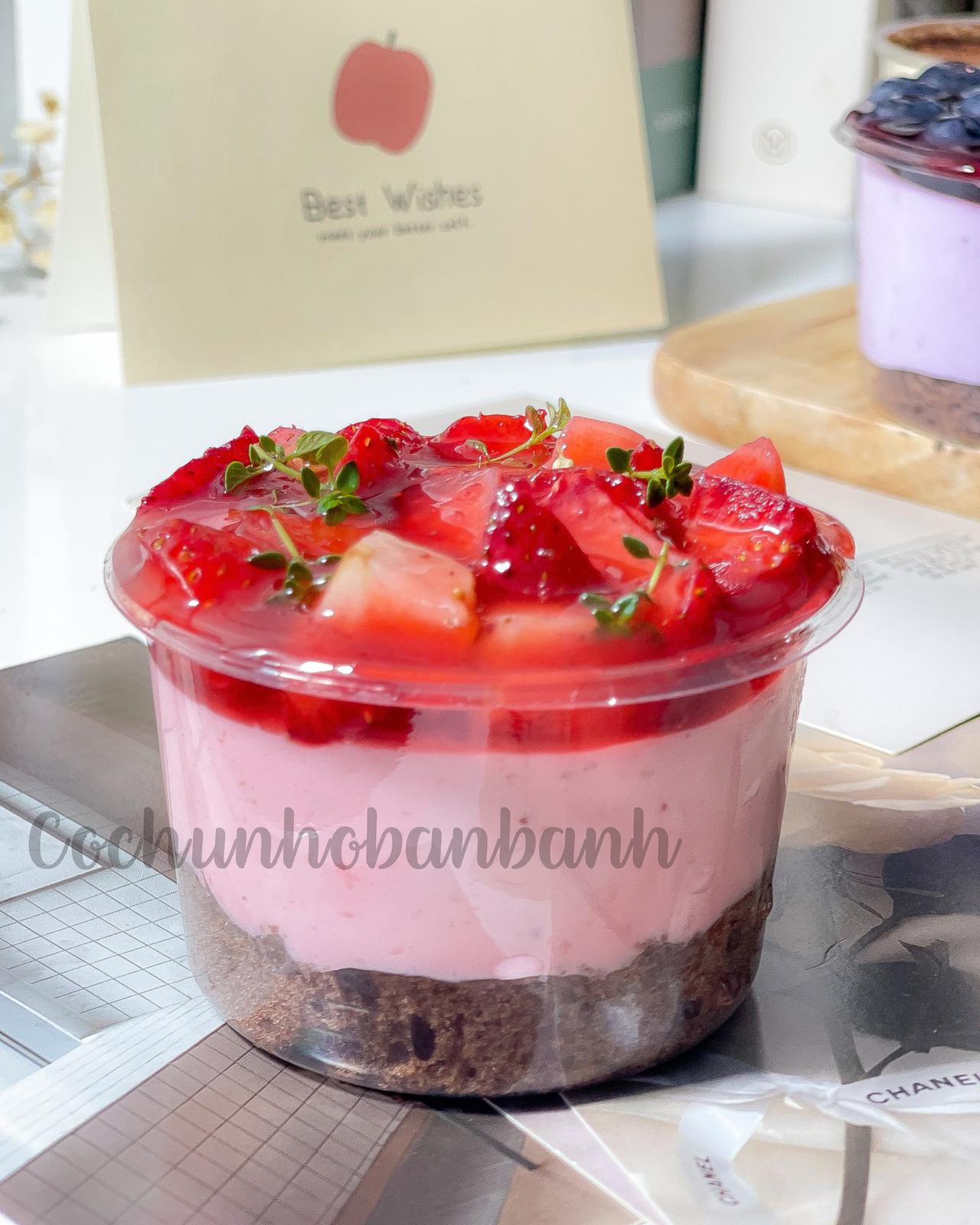 Bánh mousse minicup dâu tây