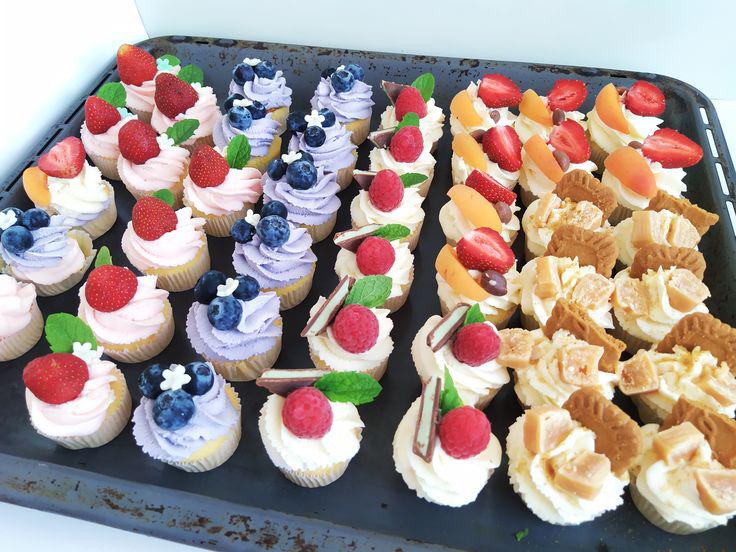 nhiều loại bánh minicup cake