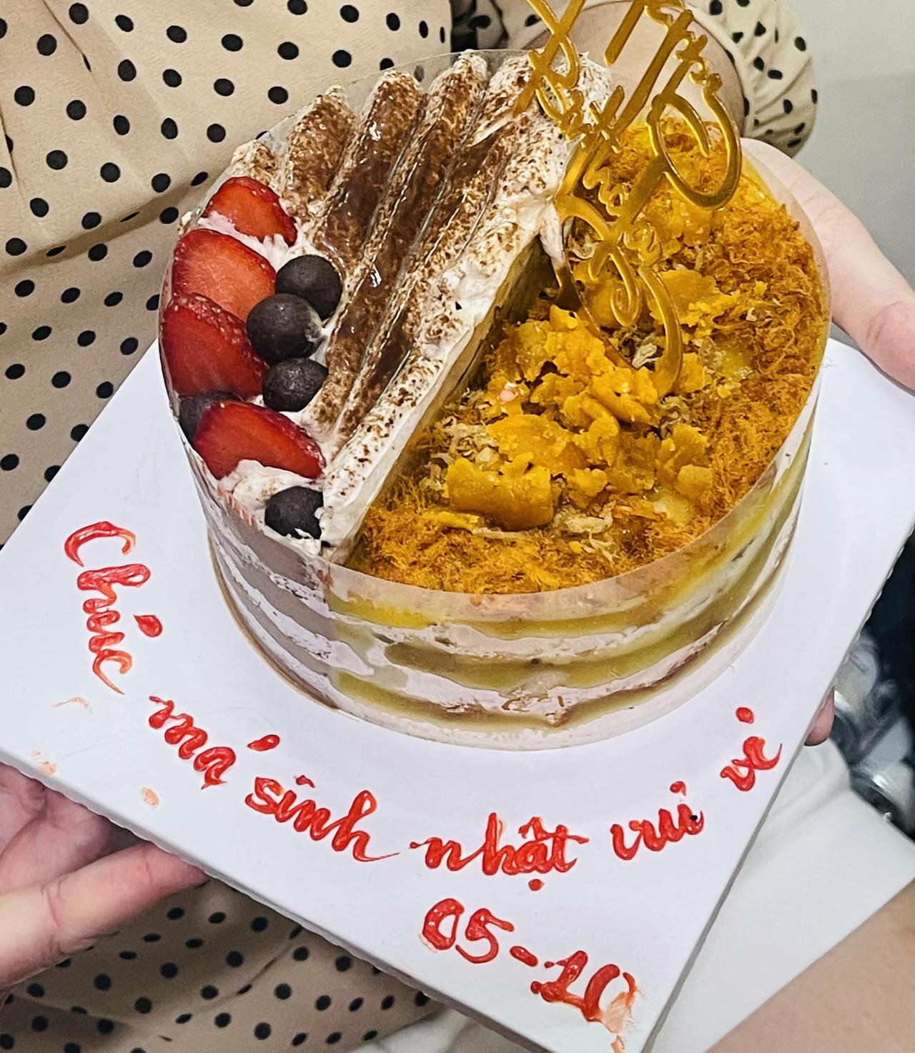 Bánh sinh nhật bông lan trứng muối