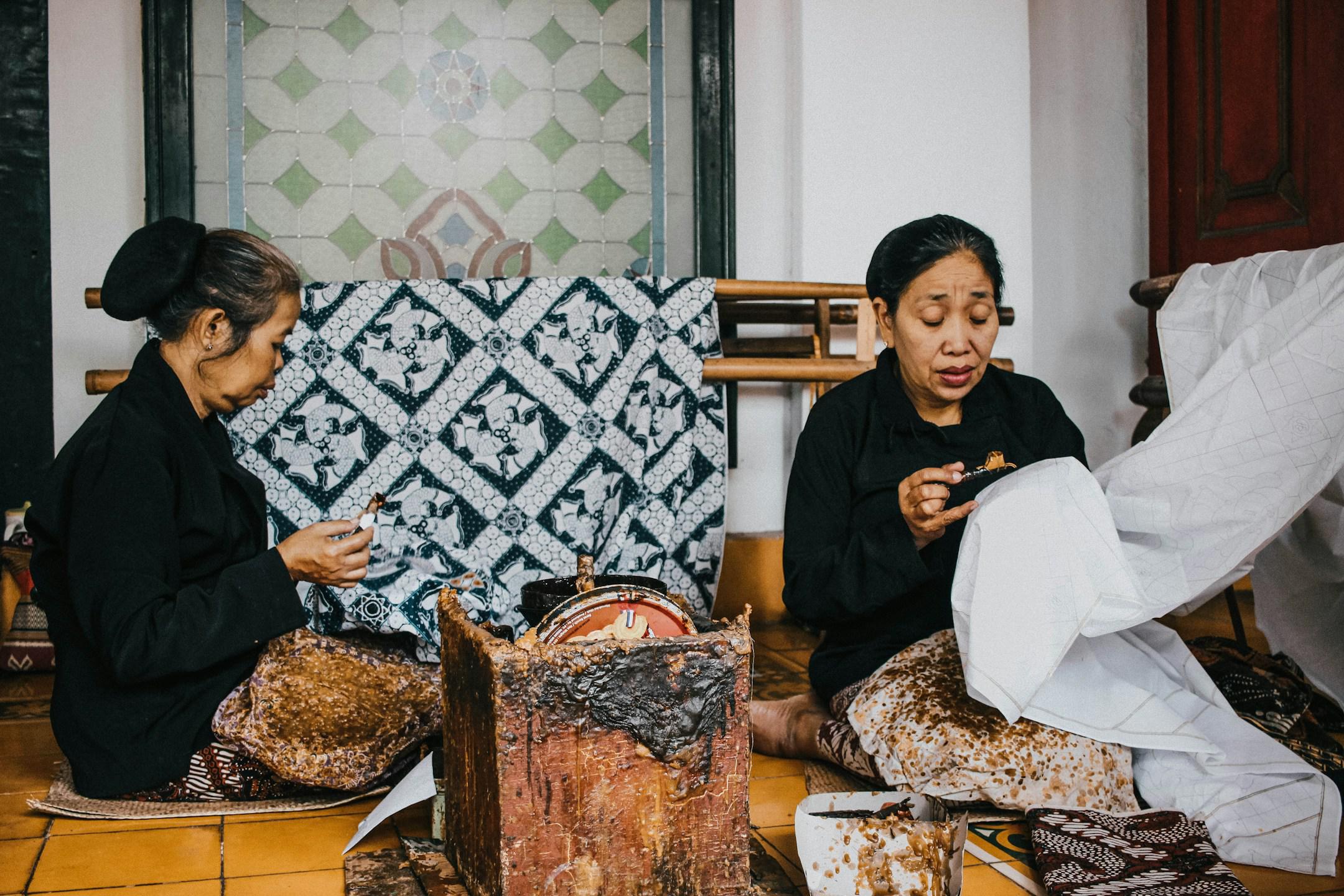 Women making Batik in the Keraton Yogyakarta 