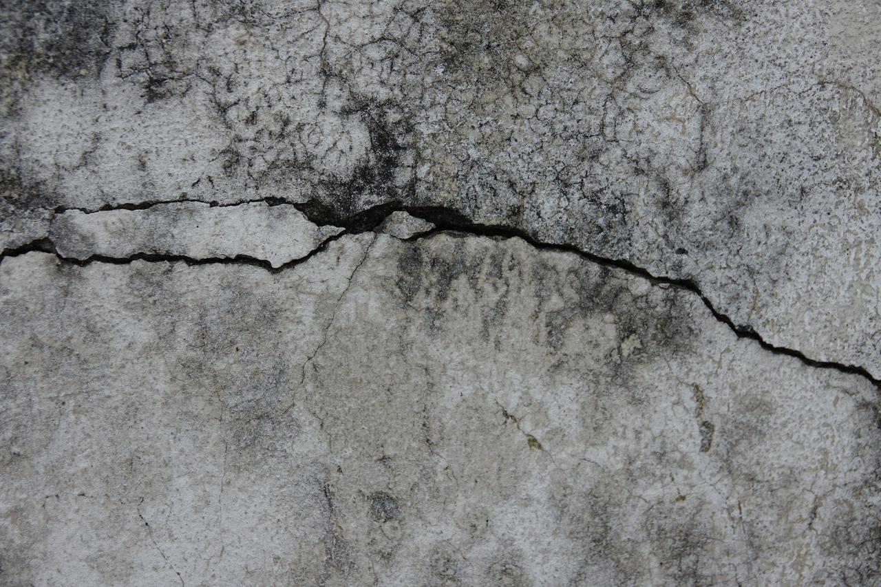 cracked-concrete-wall.jpg