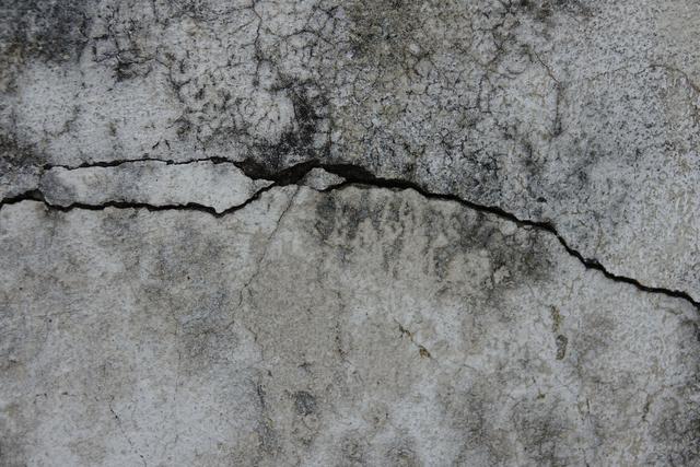 cracked-concrete-wall.jpg