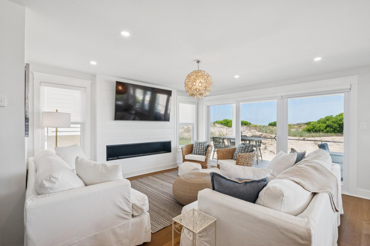03_3332-34_wesley_ave_ocean_city_nj_08226_usa-living_room-3332_wesley_ave_hdr_016.jpg