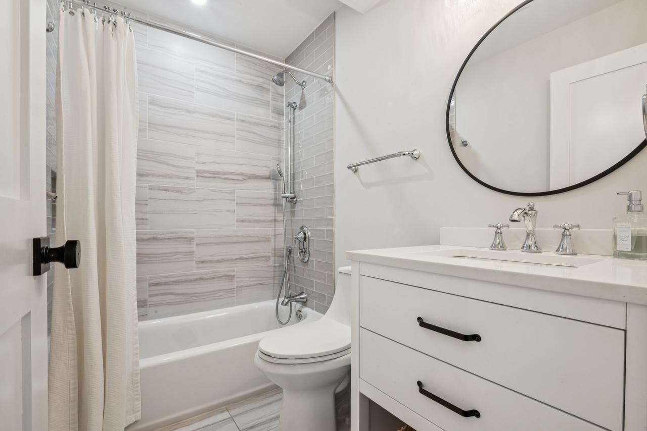 14_3332-34_wesley_ave_ocean_city_nj_08226_usa-bathroom-3332_wesley_ave_hdr_025.jpg