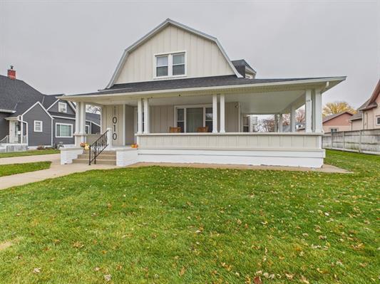 1010 East Avenue, Holdrege, NE