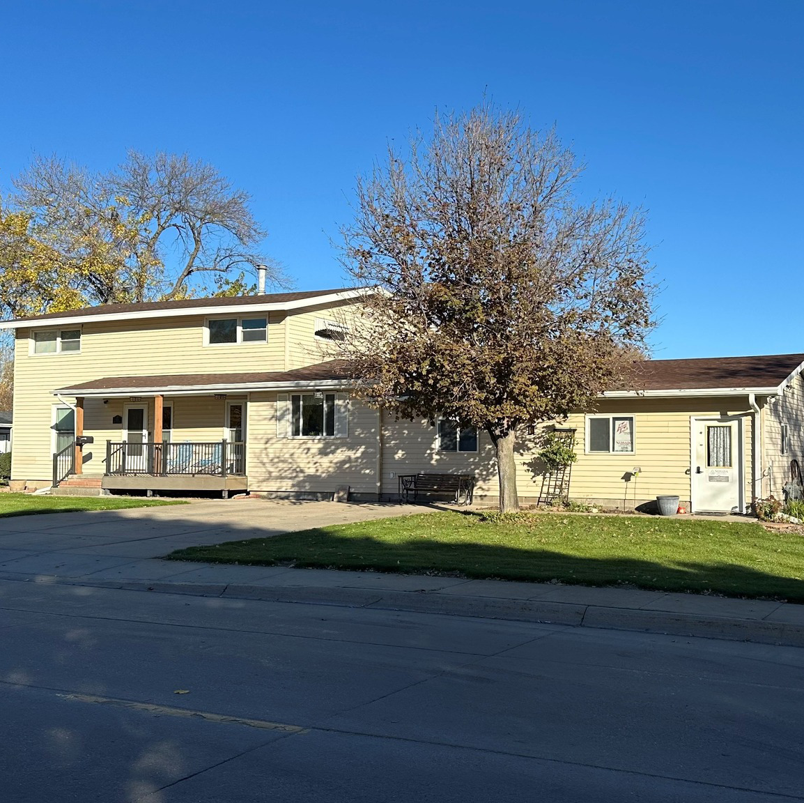 320 West 11th Avenue, Holdrege, NE