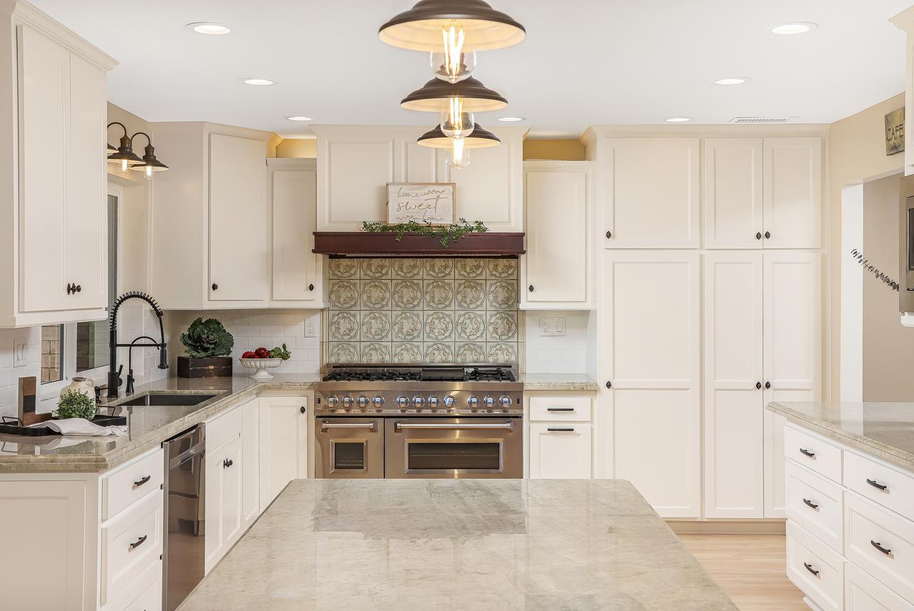 palmdale-kitchen1.jpeg
