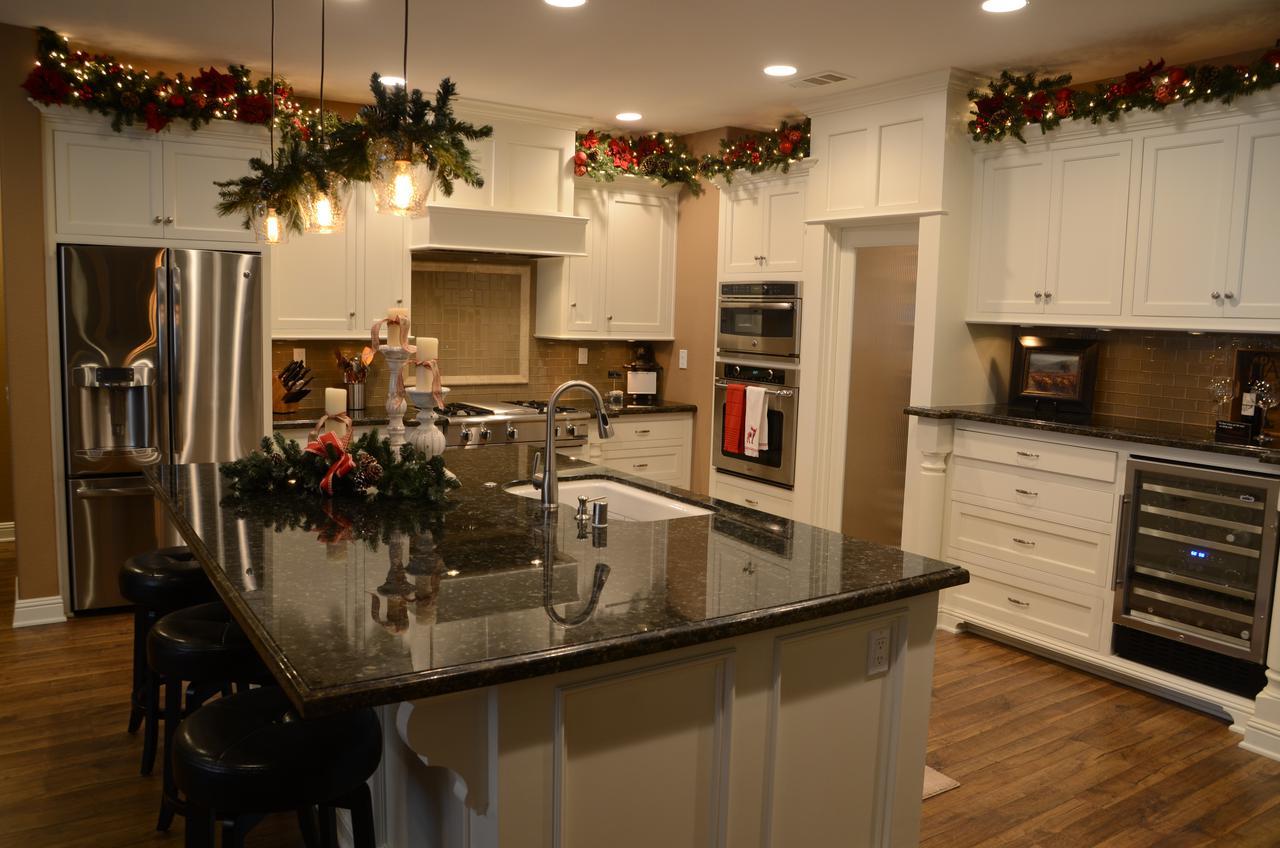 palmdale-kitchen-christmas.jpeg