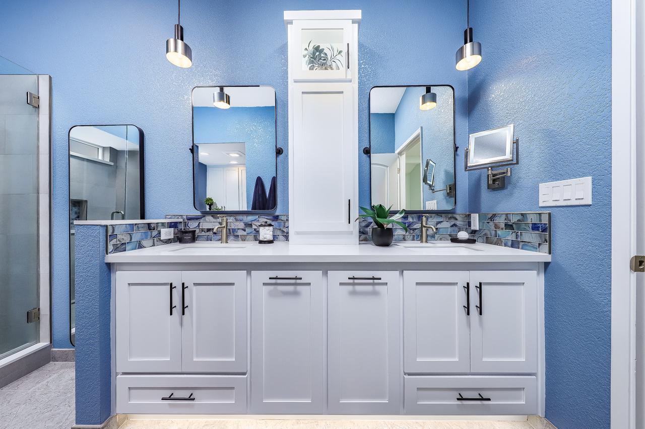 palmdalebathroom.jpeg