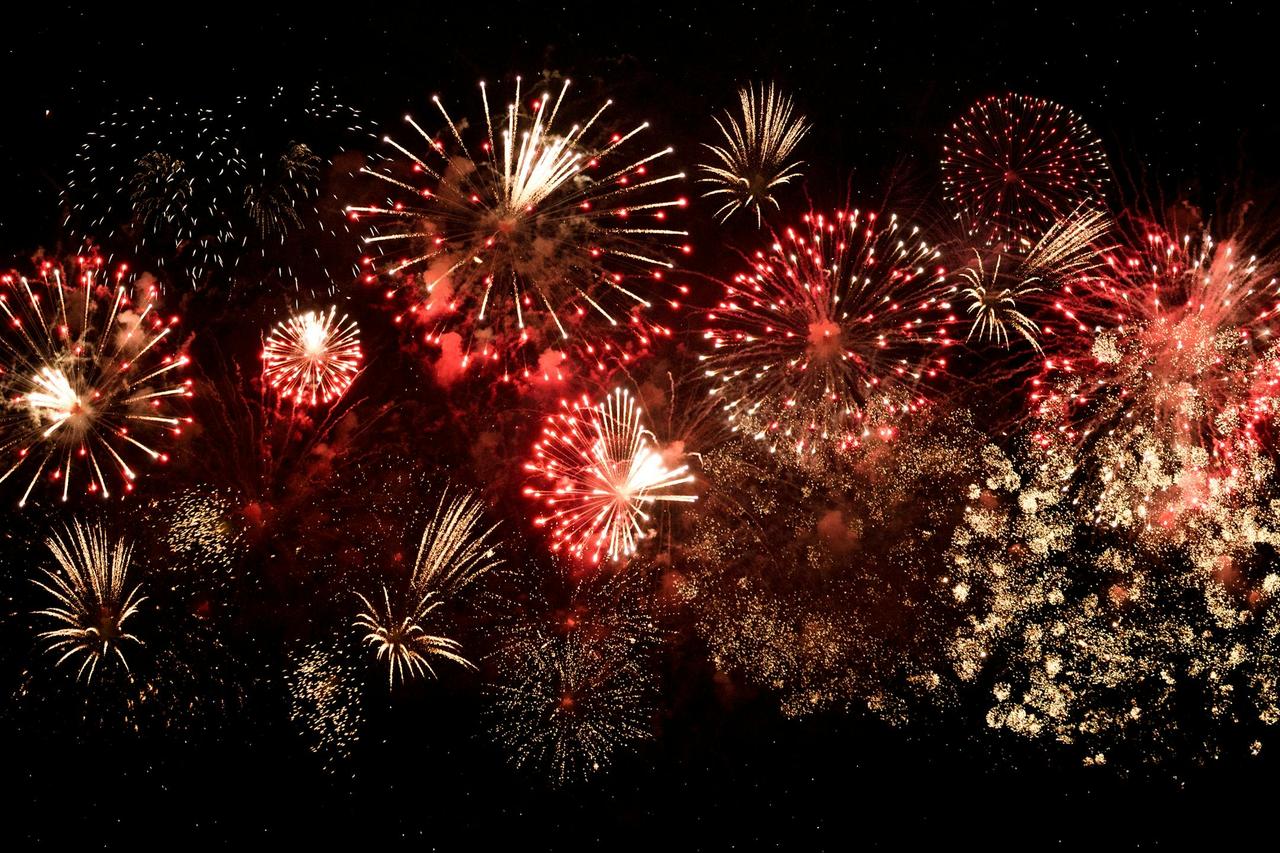 Vibrant fireworks light up the night sky in a breathtaking celebration in Vaughan, Ontario.