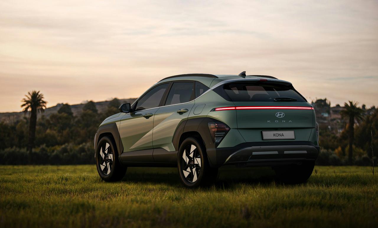 The Hyundai KONA underneath the dusky sky