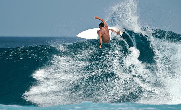 surfs-up-in-arugam-bay-slider-4.jpg