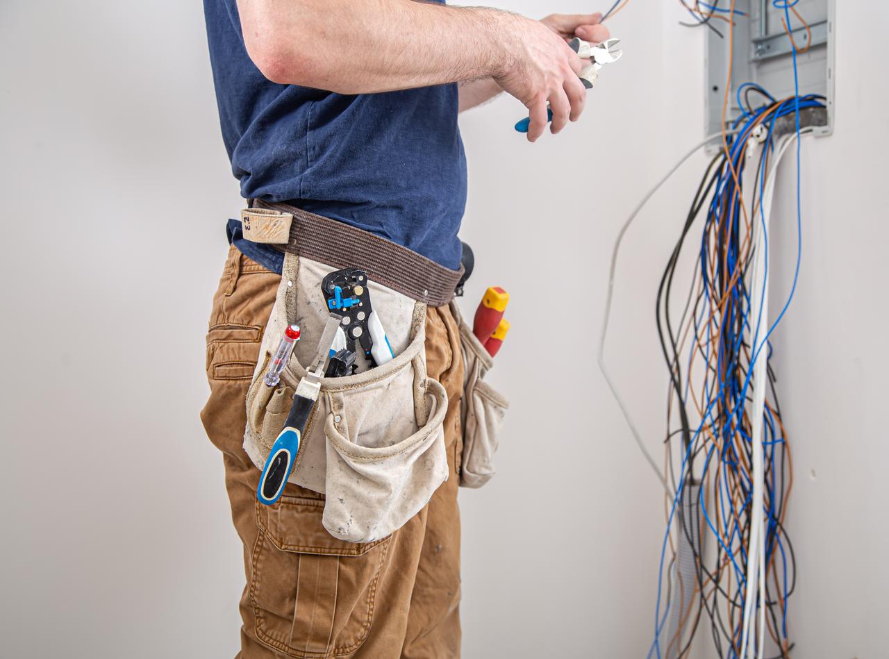 electrician-builder-at-work-examines-the-cable-co-2025-03-16-13-32-05-utc.jpg