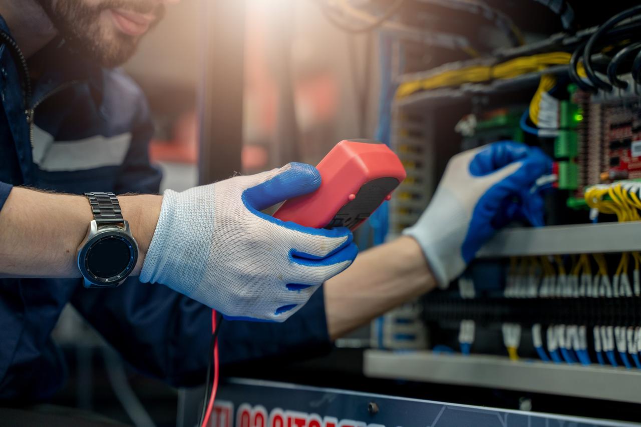 electrician-engineer-work-tester-measuring-voltage-2025-01-08-20-44-28-utc.jpg