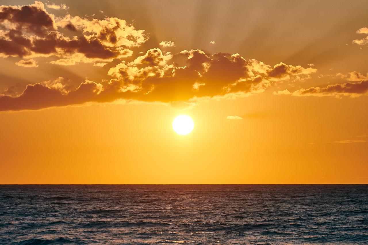 yellow-warm-sun-over-deep-blue-sea-at-scenic-sunse-2025-03-14-15-27-52-utc.jpg