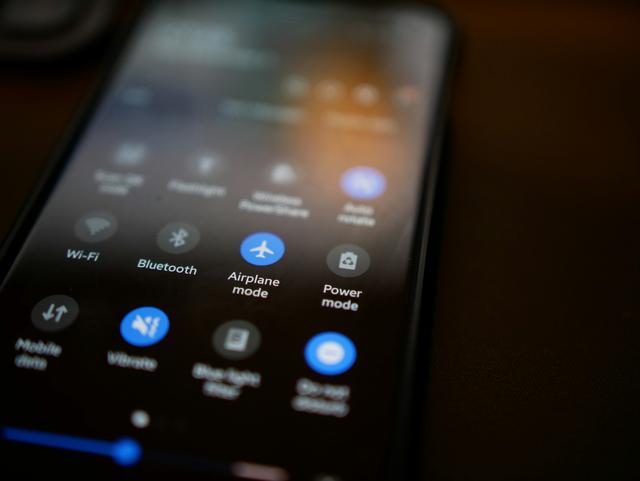 Airplane mode is ON! Wi-Fi and Bluetooth are OFF. Let's go!