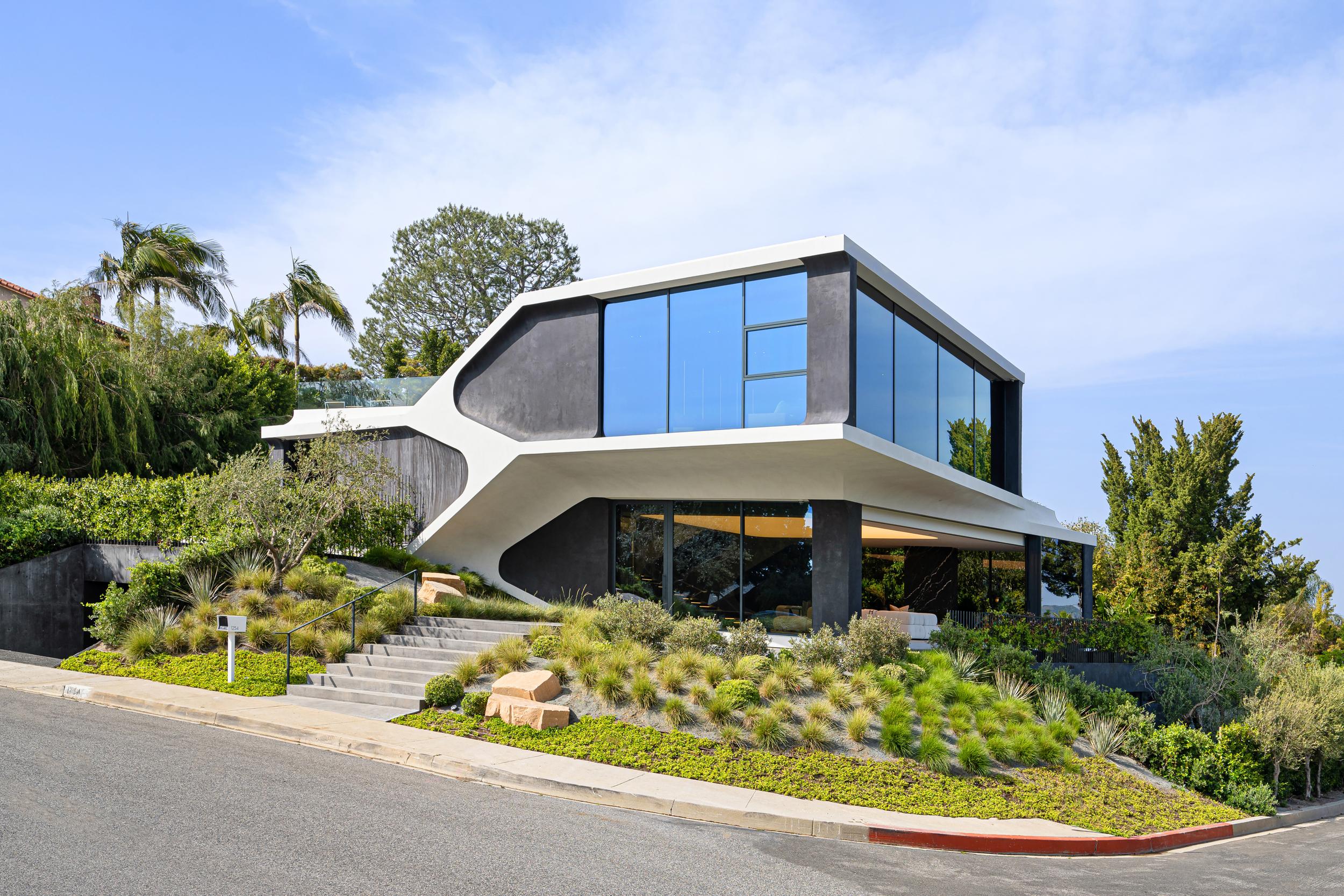 exterior-shot-of-a-modern-house-in-los-angeles-2026-03-18-05-42-29-utc.jpg