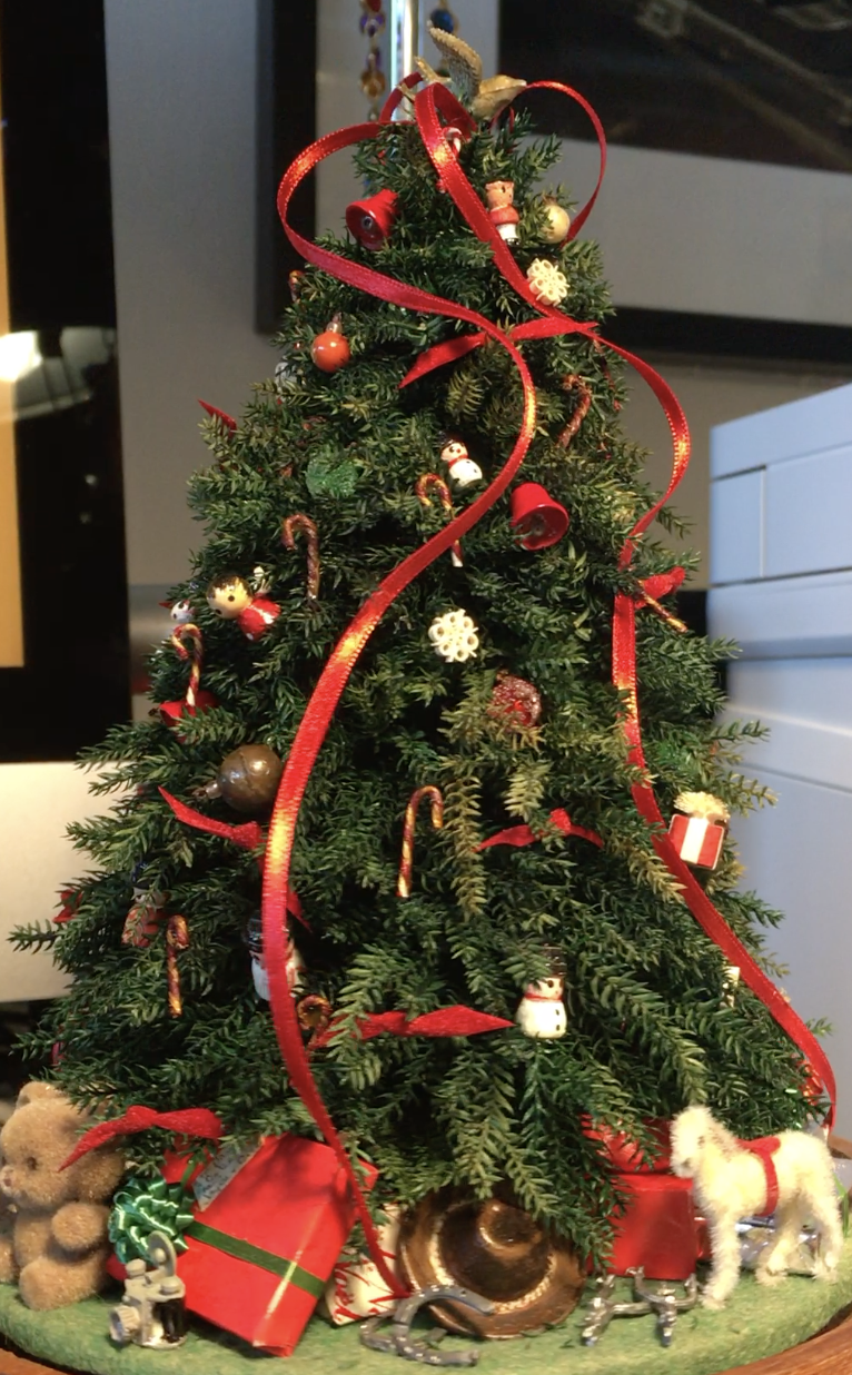 mini christmas tree.png