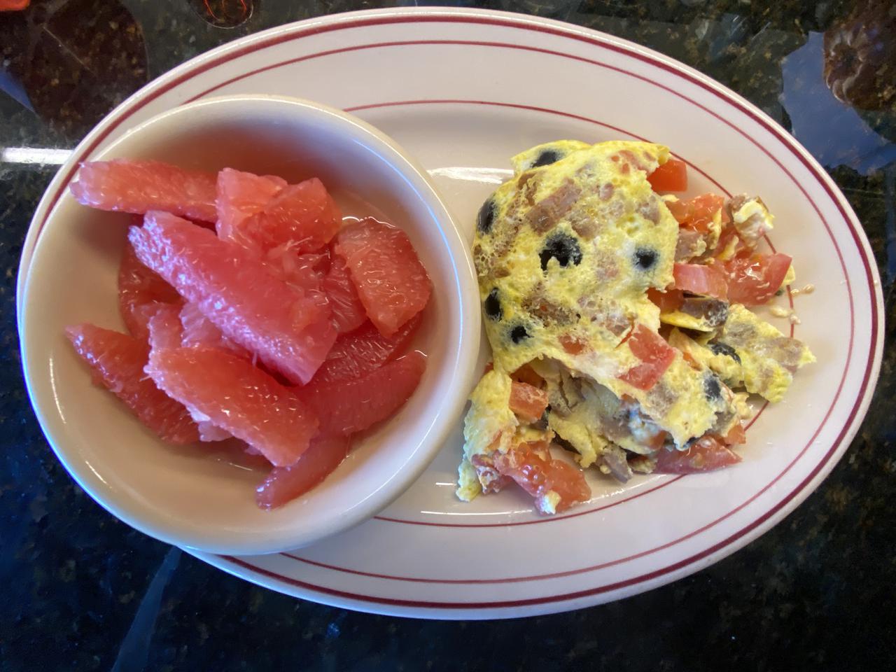 7 omelete:tomatoe:italian sausage:black olive.jpeg