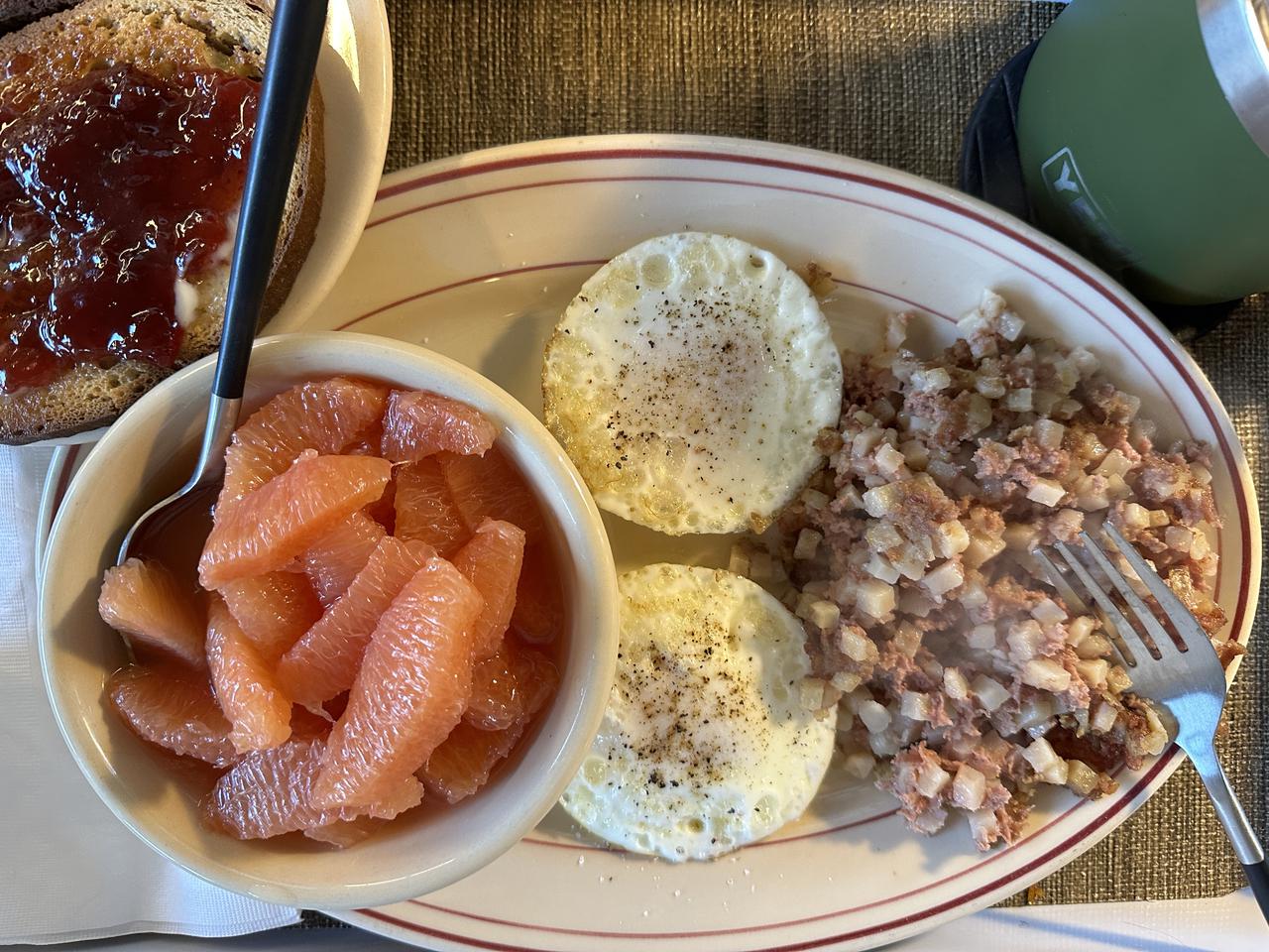 oct  egg and corn beef hash.jpg